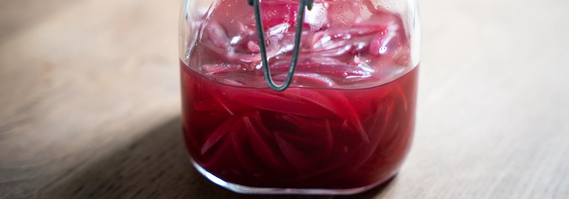 Recette : Des pickles d'oignons rouges en moins de 30 minutes