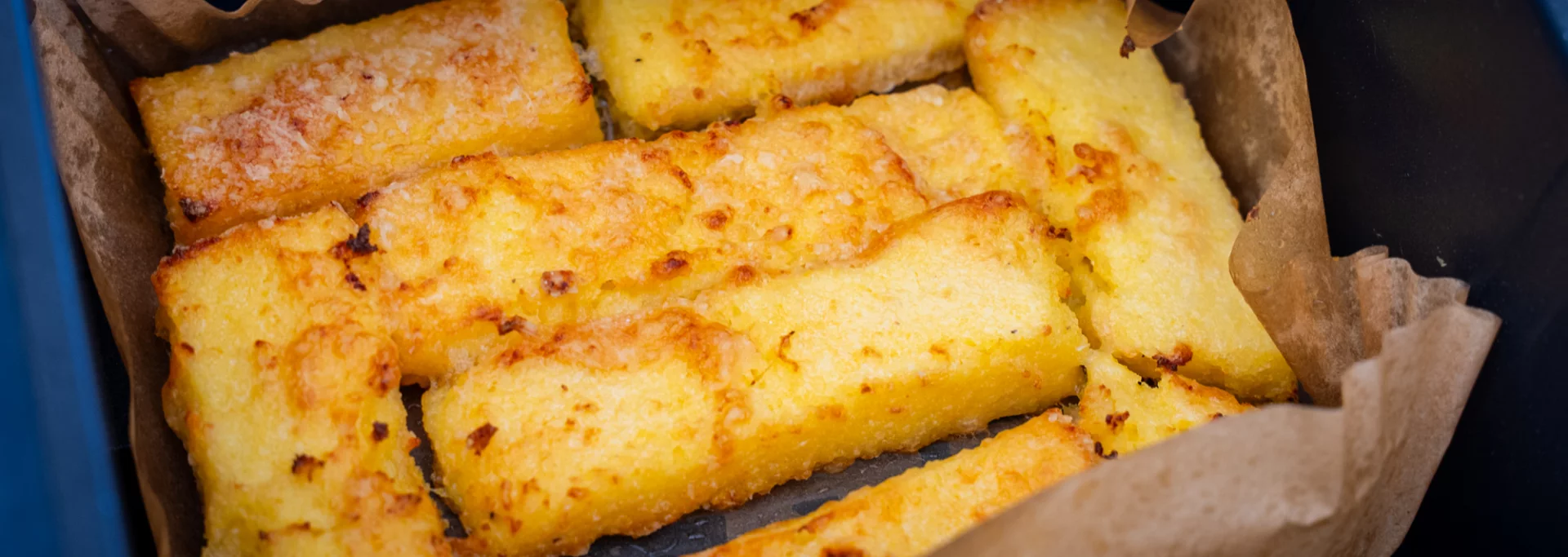 Recette : Frites de polenta dorées au parmesan au Airfryer