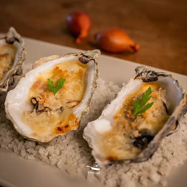 Huîtres au vin blanc et piment d'Espelette