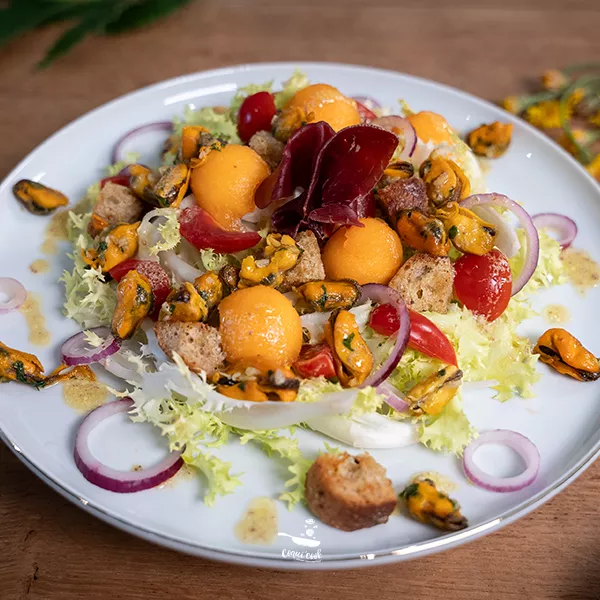 Salade de moules, melon et viande des Grisons